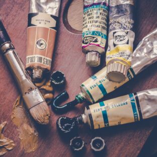 自宅をアトリエ化!? 家で油絵を描く工夫