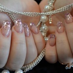 ラメ×絵の具！？キラキラ反射するラメ入り絵の具とは